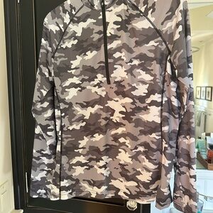 Women’s Camo Long Sleeve Quarter-Zip Performance Top - Gray-white golf/sun top